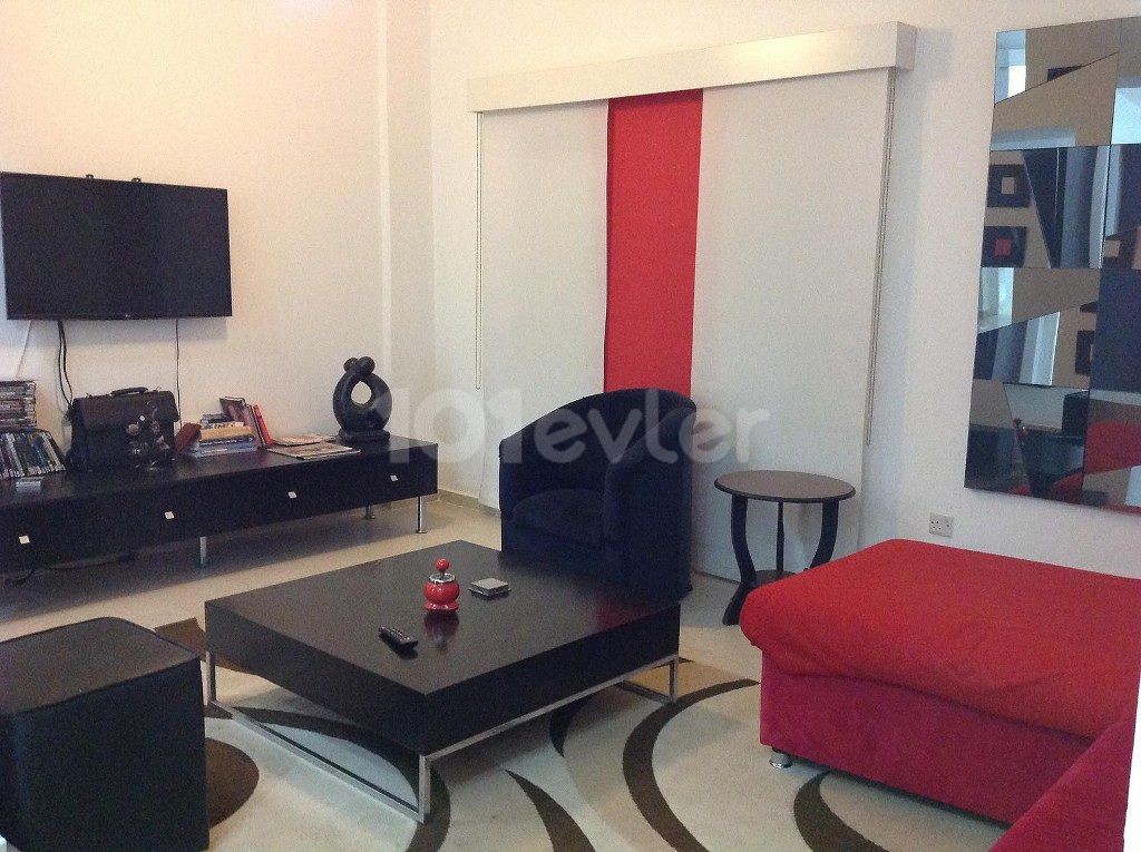 Nice 3 Bedroom Apartment ① Beautiful Sea and Mountain ve ① Location Behind Alsancak Municipality Kyrenia (zum Verkauf) ** 