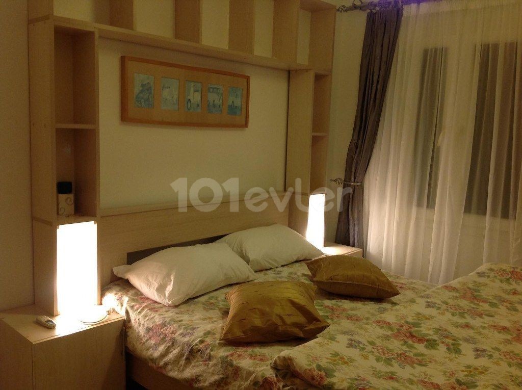 Nice 3 Bedroom Apartment ① Beautiful Sea and Mountain ve ① Location Behind Alsancak Municipality Kyrenia (zum Verkauf) ** 