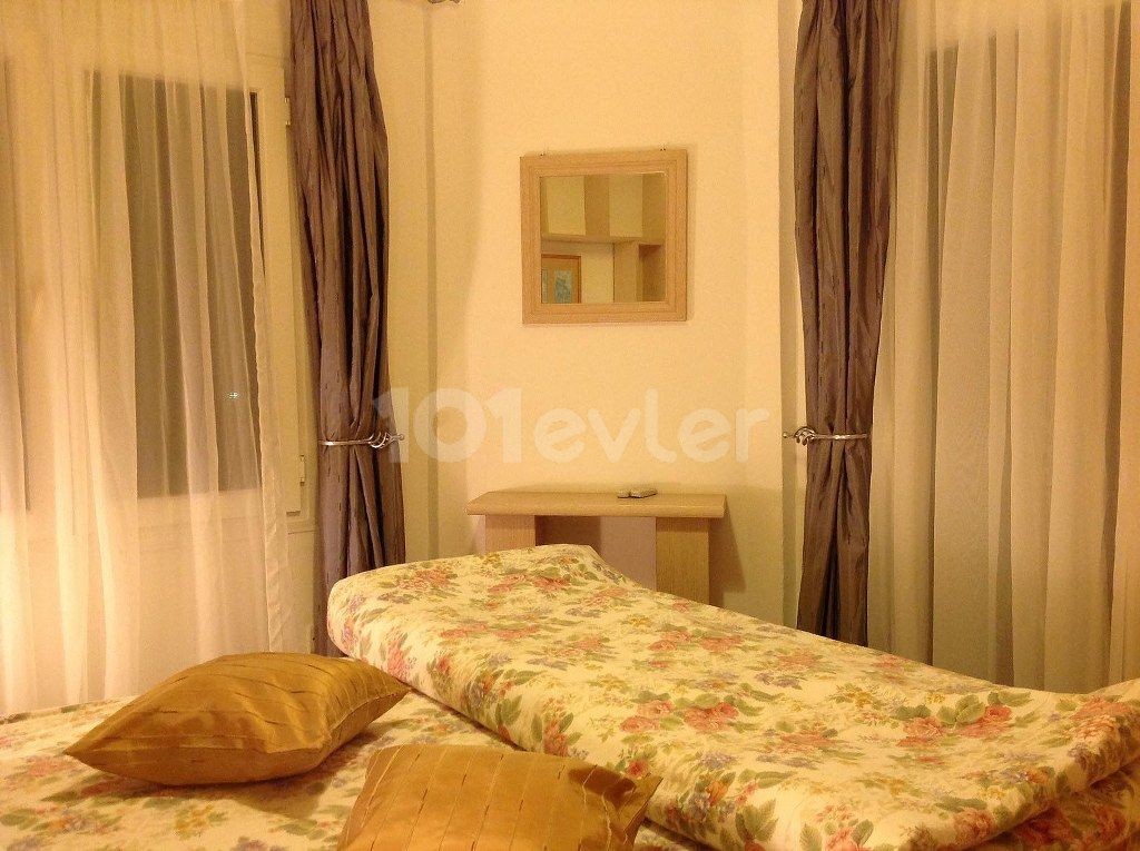 Nice 3 Bedroom Apartment ① Beautiful Sea and Mountain ve ① Location Behind Alsancak Municipality Kyrenia (zum Verkauf) ** 