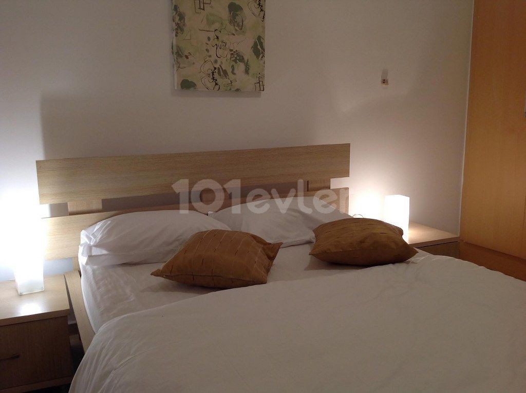 Nice 3 Bedroom Apartment ① Beautiful Sea and Mountain ve ① Location Behind Alsancak Municipality Kyrenia (zum Verkauf) ** 