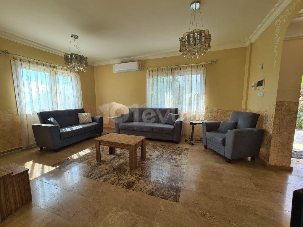 3 Schlafzimmer Villa Zum Verkauf Lage Karsiyaka Kyrenia ** 