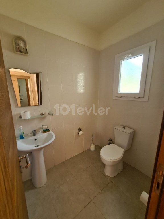 3 Schlafzimmer Villa Zum Verkauf Lage Karsiyaka Kyrenia ** 