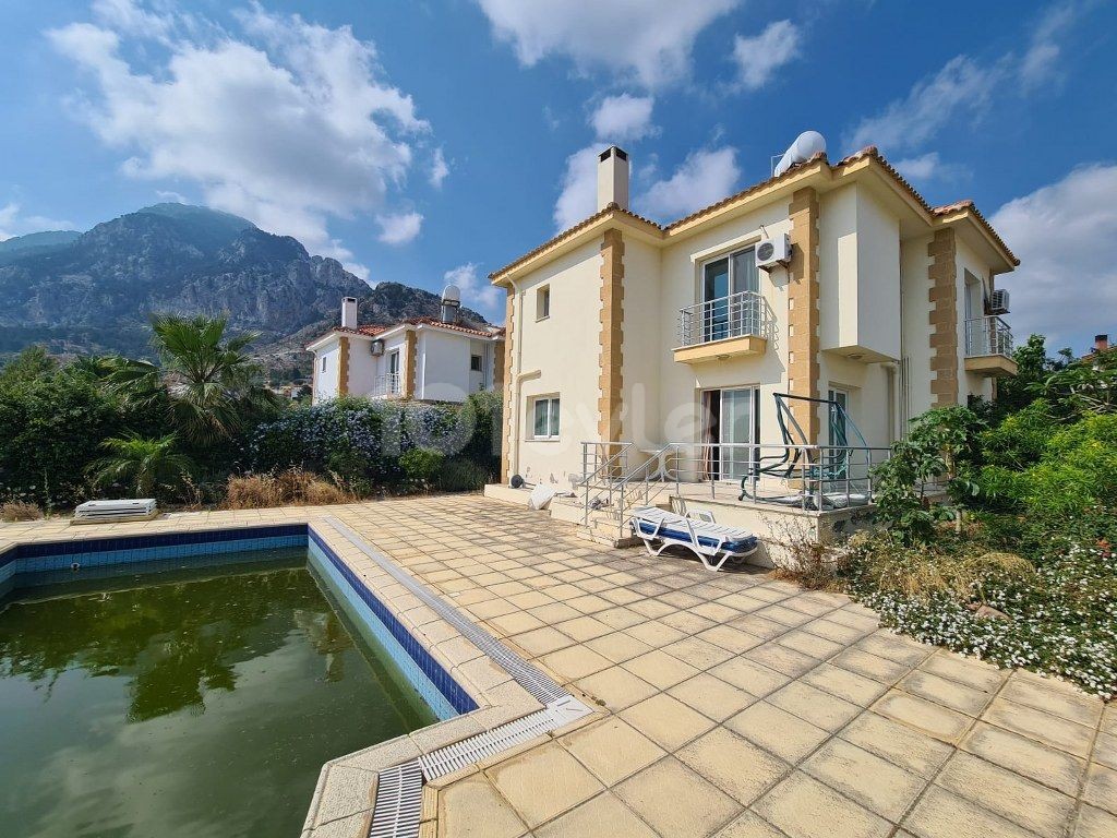 3 Schlafzimmer Villa Zum Verkauf Lage Karsiyaka Kyrenia ** 