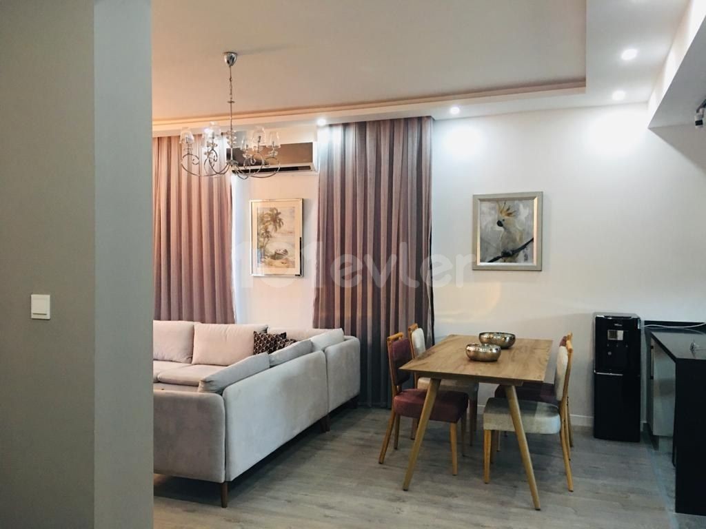 Вилла с 2 спальнями в Ницце для аренды находится рядом с рынком Атакара, где можно купить Кирению ** 