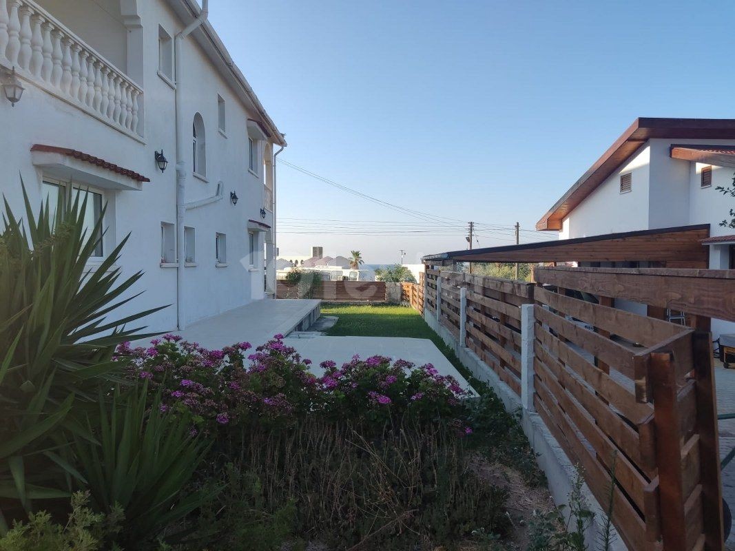 ① Kept 6 Bedroom Villa For Sale Location Lapta Kyrenia (guter Preis für ein solides Haus) ** 