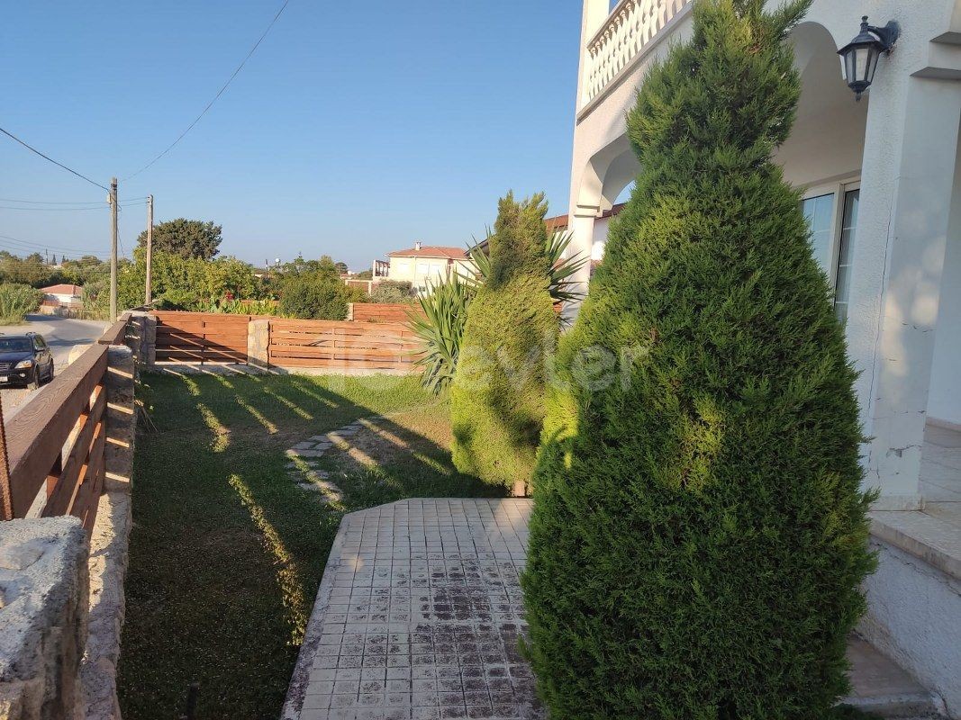 ① Kept 6 Bedroom Villa For Sale Location Lapta Kyrenia (guter Preis für ein solides Haus) ** 