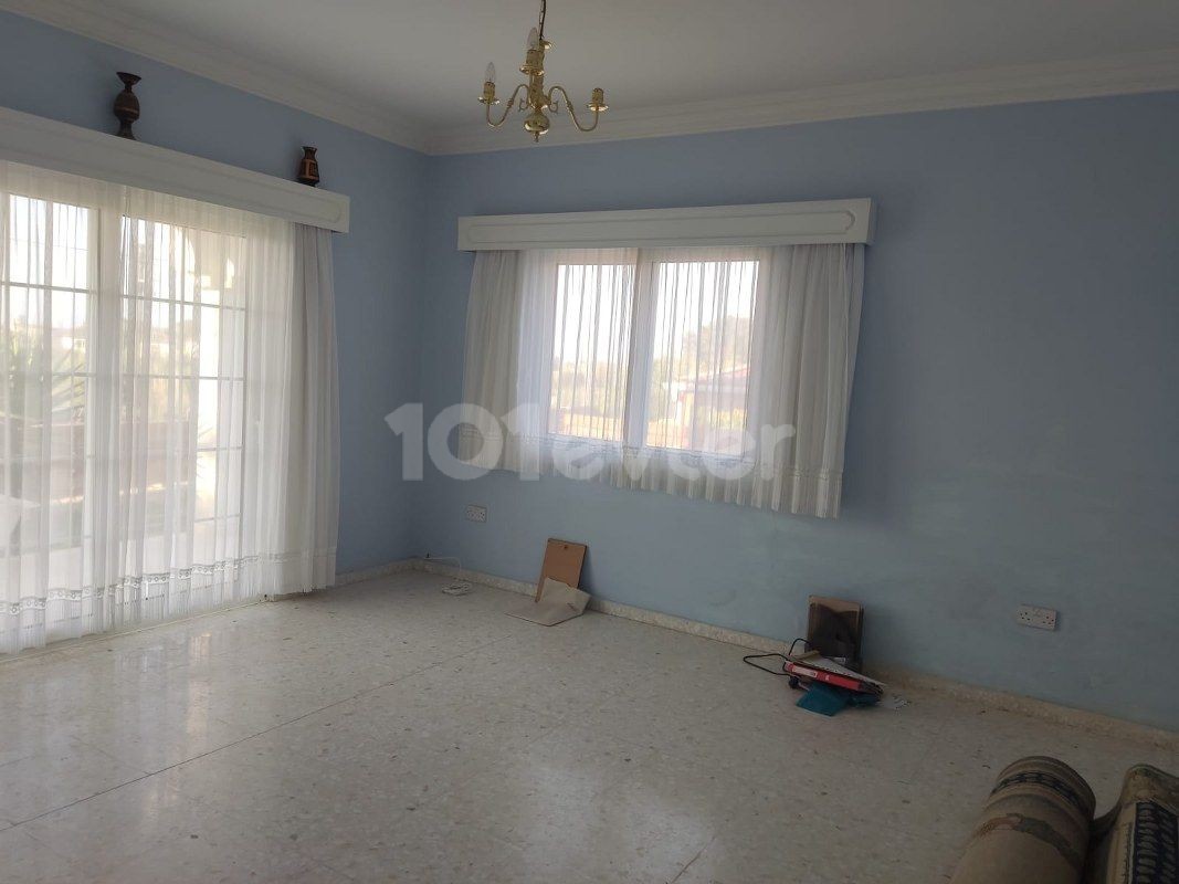 ① Kept 6 Bedroom Villa For Sale Location Lapta Kyrenia (guter Preis für ein solides Haus) ** 