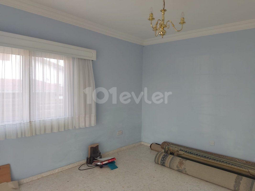 Well Kept 5 Bedroom Villa For Sale Location Lapta Girne (good price for a solid house)