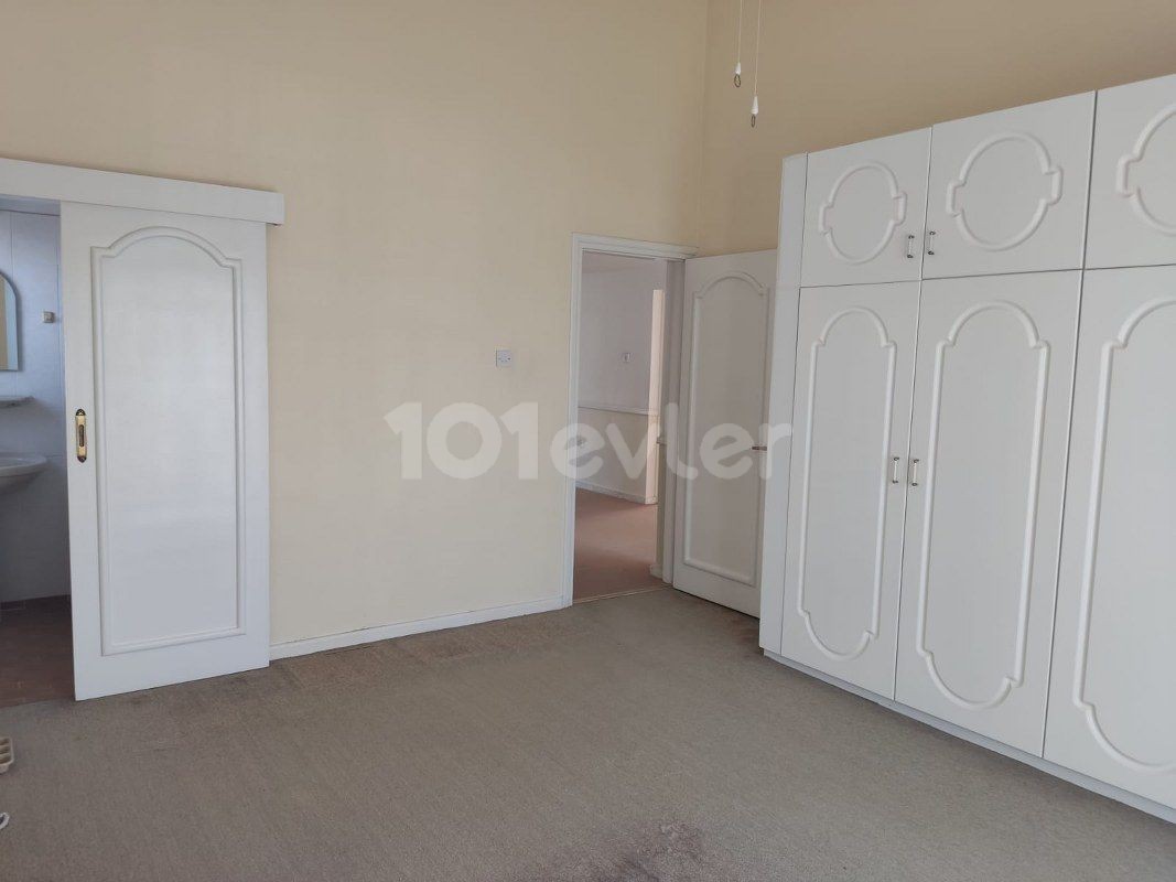 Well Kept 5 Bedroom Villa For Sale Location Lapta Girne (good price for a solid house)