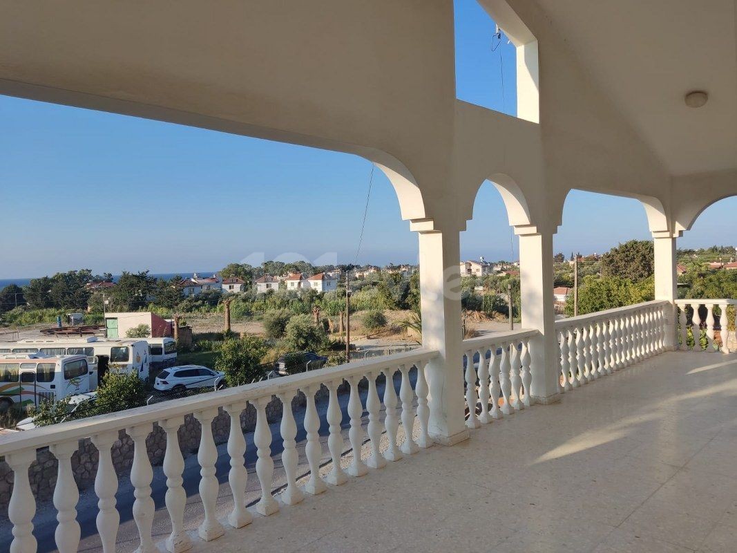 ① Kept 6 Bedroom Villa For Sale Location Lapta Kyrenia (guter Preis für ein solides Haus) ** 