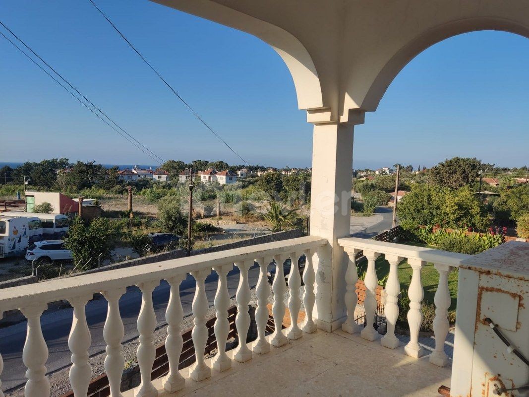 ① Kept 6 Bedroom Villa For Sale Location Lapta Kyrenia (guter Preis für ein solides Haus) ** 