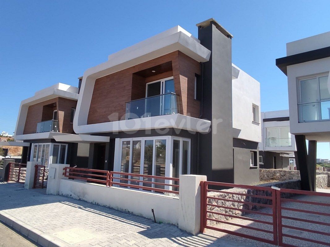 Girne Karşıyaka Satılık Konumda Güzel 3 Yatak Odalı Villa