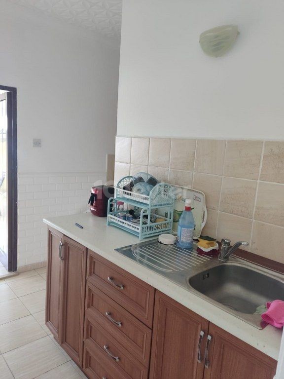 Schönes Haus mit 6 Schlafzimmern, 3 Wohnzimmern und 3 Küchen zum Verkauf, Standort Ozankoy Girne