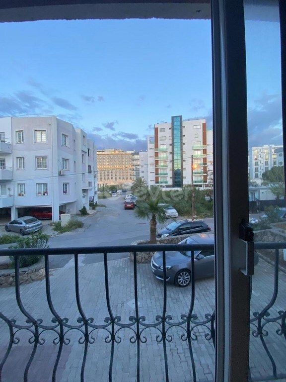 Продажа квартиры с 3 спальнями рядом с отелем Lord Palace Hotel New Harbour Girne