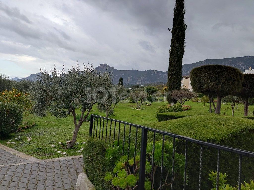 Schöne Gartenwohnung mit 2 Schlafzimmern zu vermieten, Standort Edremit Girne