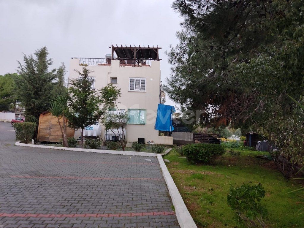 Schöne Gartenwohnung mit 2 Schlafzimmern zu vermieten, Standort Edremit Girne