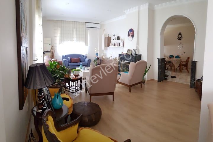 200 SQUAREMETER 3+1 FLAT FOR SALE İN FAMAGUSTA CİTY CENTER 