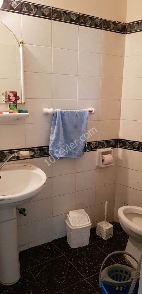 MAĞUSA  MERKEZDE SATILIK  200 METREKARE 3+1 DAİRE