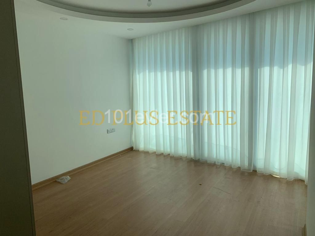 Girne Merkezde Kiralık Eşyasız 3+1 Lüks Daire