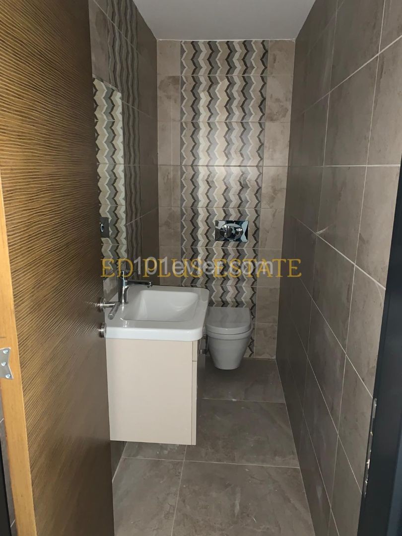 Girne Merkezde Kiralık Eşyasız 3+1 Lüks Daire