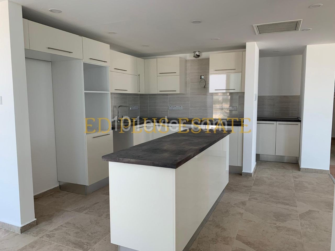 Flat To Rent in Girne Merkez, Kyrenia