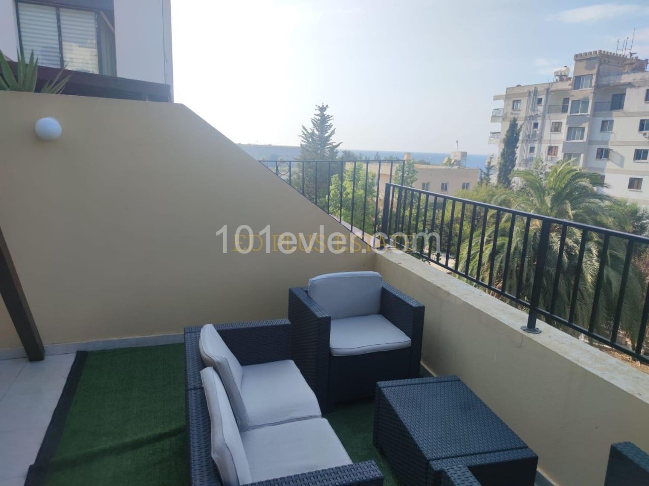 Girne Merkezde Full Eşyalı Satılık 2+1 Penthouse