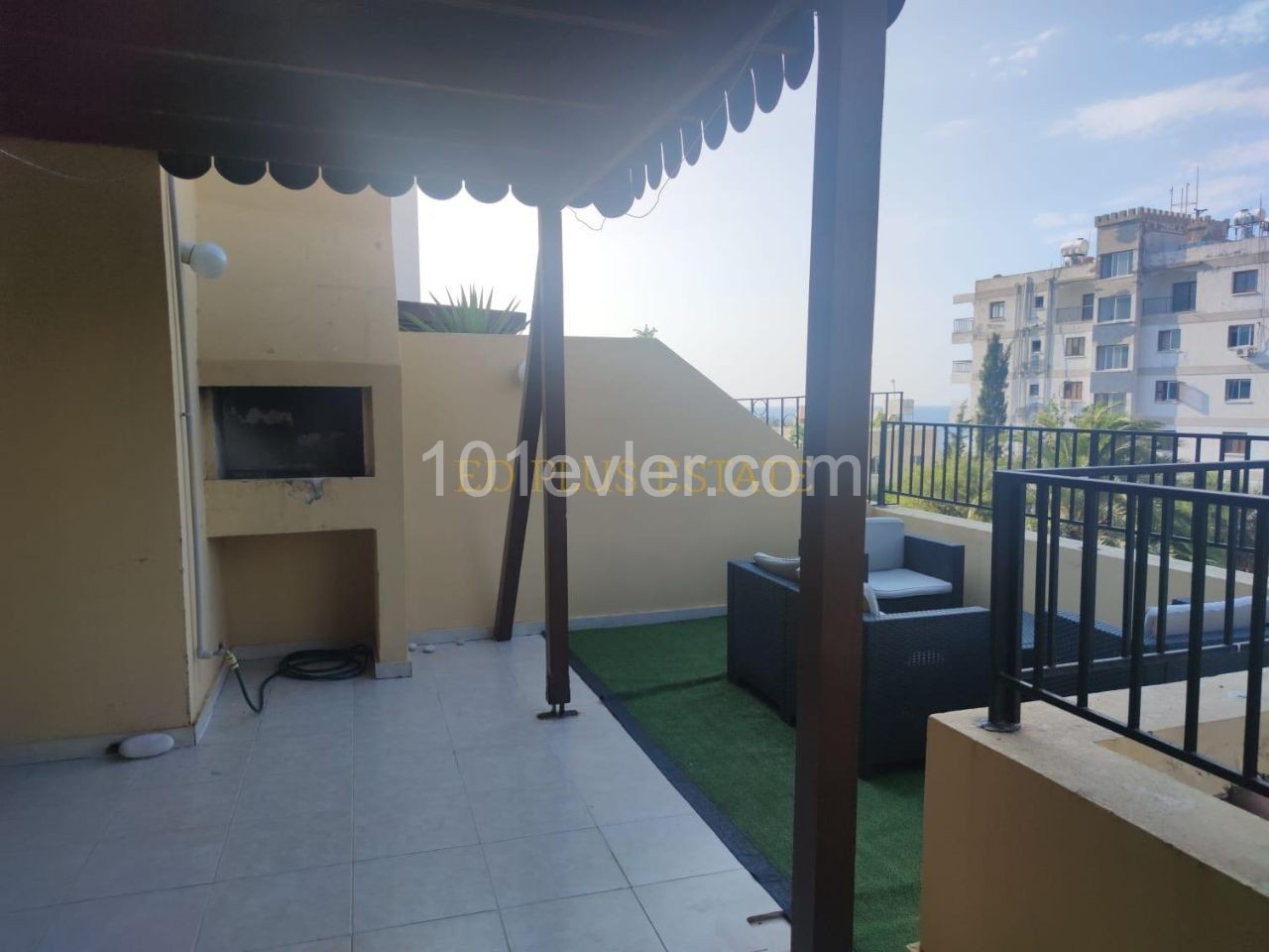 Girne Merkezde Full Eşyalı Satılık 2+1 Penthouse