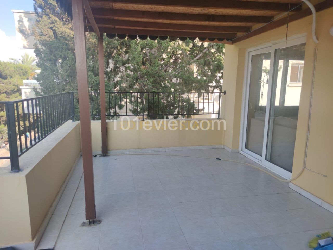 2+1 Penthouse for Sale with Full Furniture in the Center of Kyrenia ** 