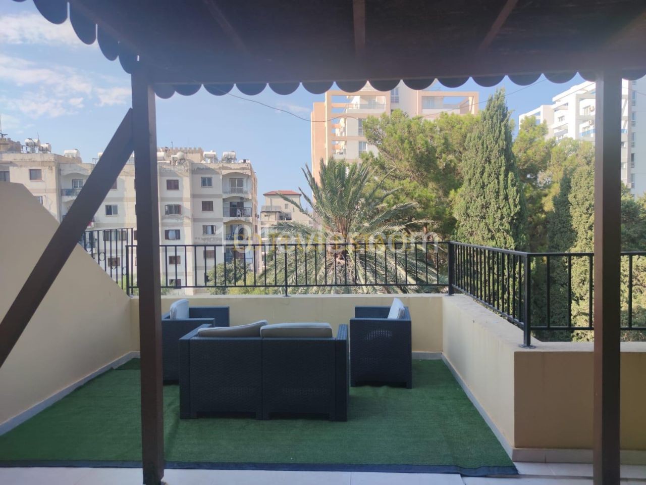 Girne Merkezde Full Eşyalı Satılık 2+1 Penthouse