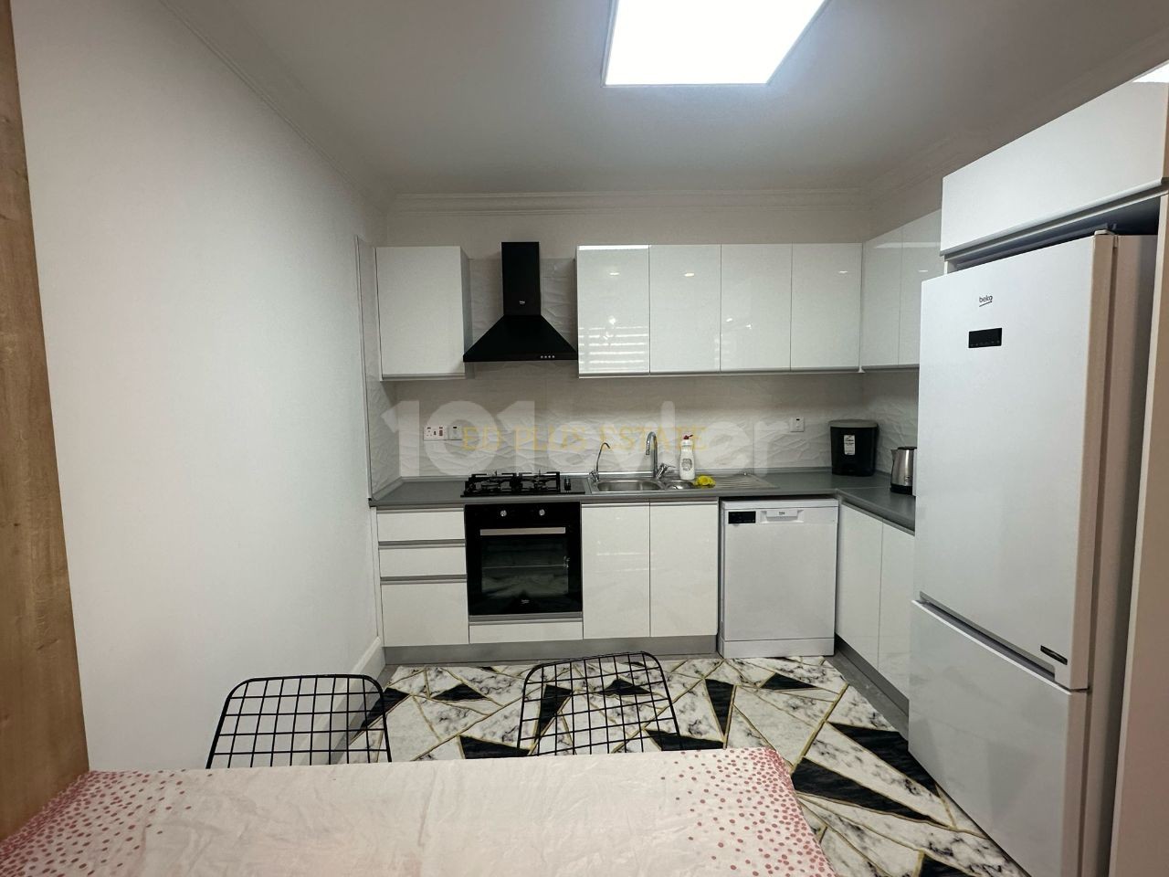 Lefkoşa Hamitköy'de İş Bankası Arkasında Kiralık Full Eşyalı 2+1 Daire