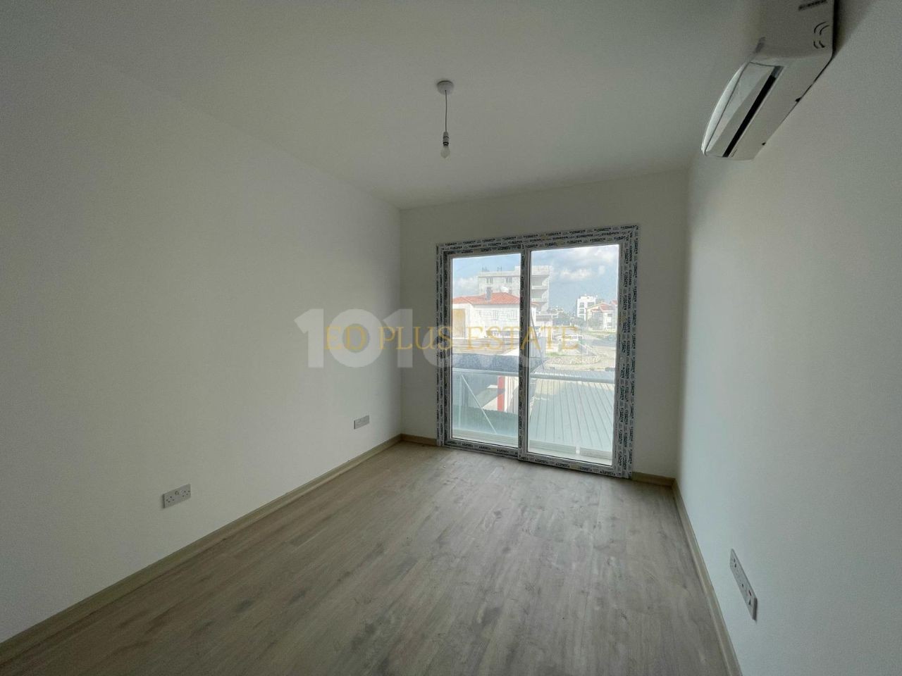 Unmöblierte 2+1-Wohnung mit Klimaanlage neben der Nikosia-Gönyeli-Unterführung