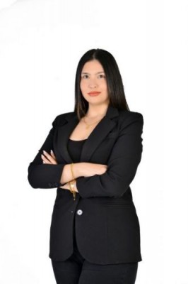 İrem Su SArı Amazing House Real Estate Property Agent