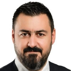 Yenal Tüzün Coldwell Banker Novest Консультант по недвижимости