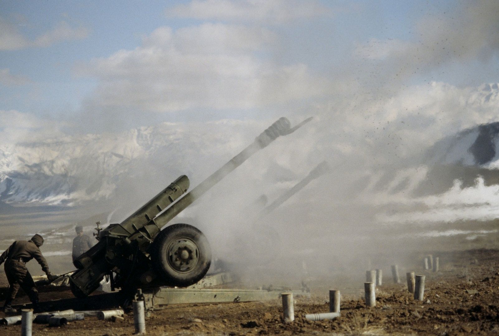 Д 30 апреля. Гаубица д-30 в Афганистане. Миномет д30. Советская 122-мм гаубица д-30 в Афганистане. Артиллерия в афганской войне.