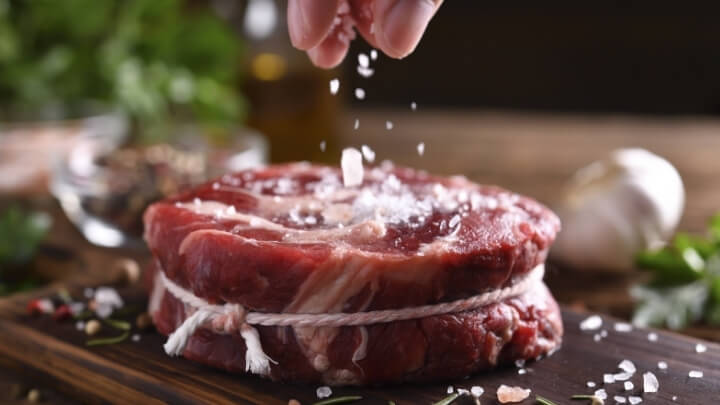 Salting red meat before cooking