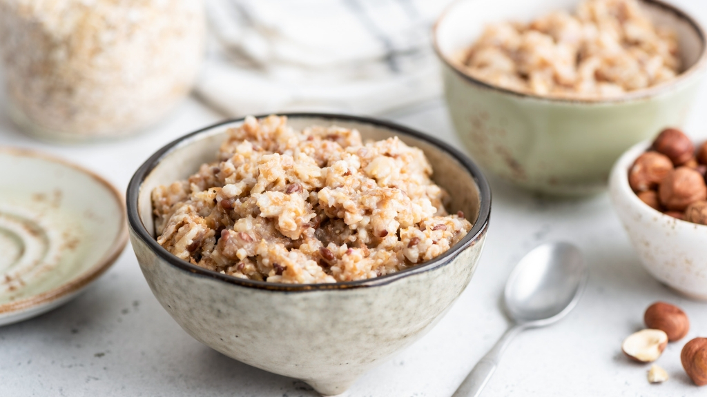 raw apple-cinnamon chia breakfast bowl