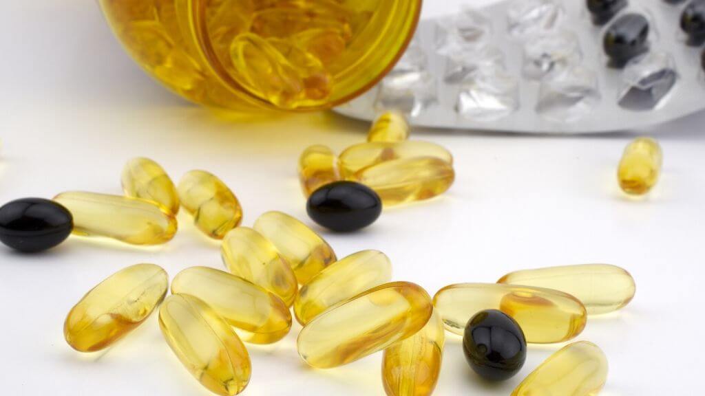 Krill oil and fish oil capsules