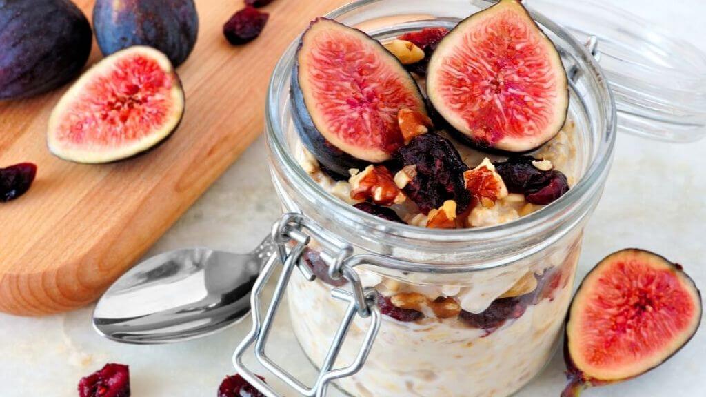 Walnut and figs oatmeal