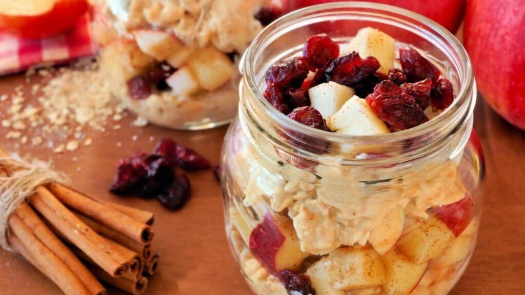 Cinnamon and fruit oatmeal