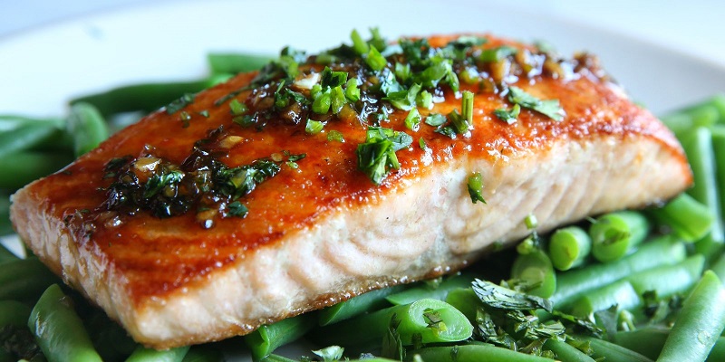 Roasted salmon with green beans