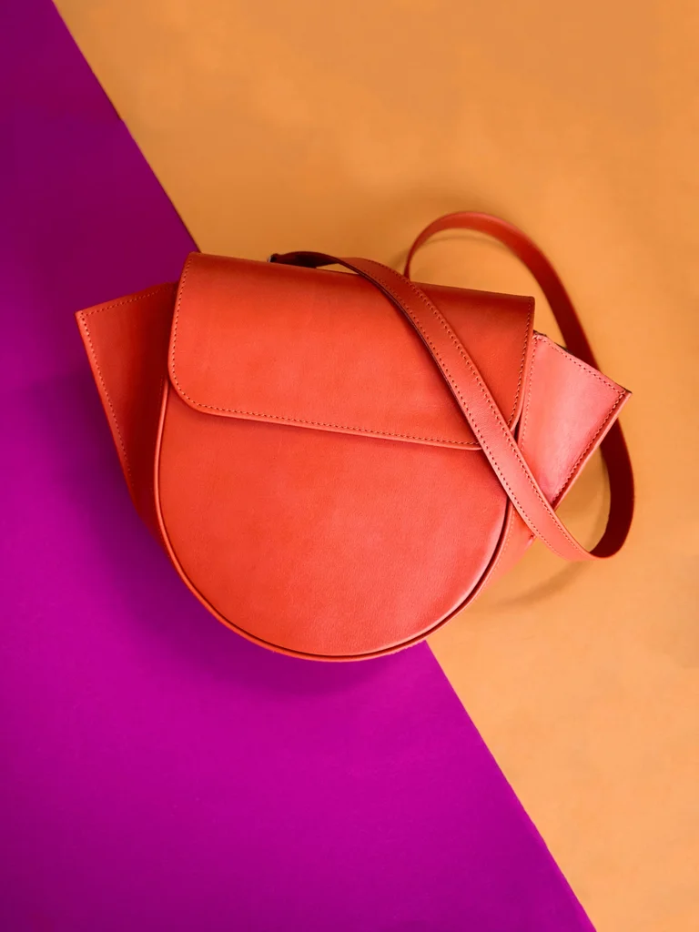 Antes: El mismo bolso + un dibujo de líneas sencillo