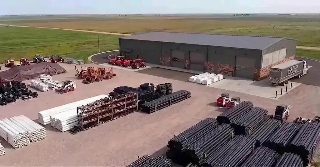 Antes: «Pon una cubierta sobre la puerta de garaje derecha en la parte trasera de la fachada»