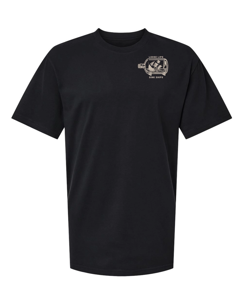 Antes: Camiseta de marca fitness no branco