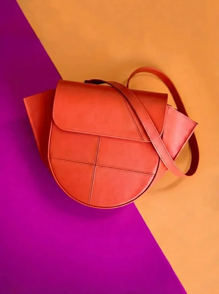 Antes: Bolso liso de piel naranja