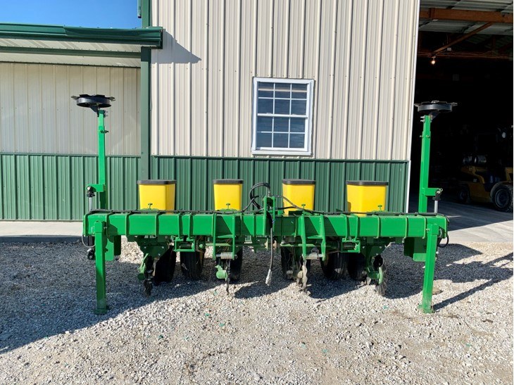 4-row planter