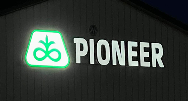 Inset Pioneer Sign F2 BEA8 B8 E031 4 CA9 B2 D8 F1 C2 CB0 E6 AD4