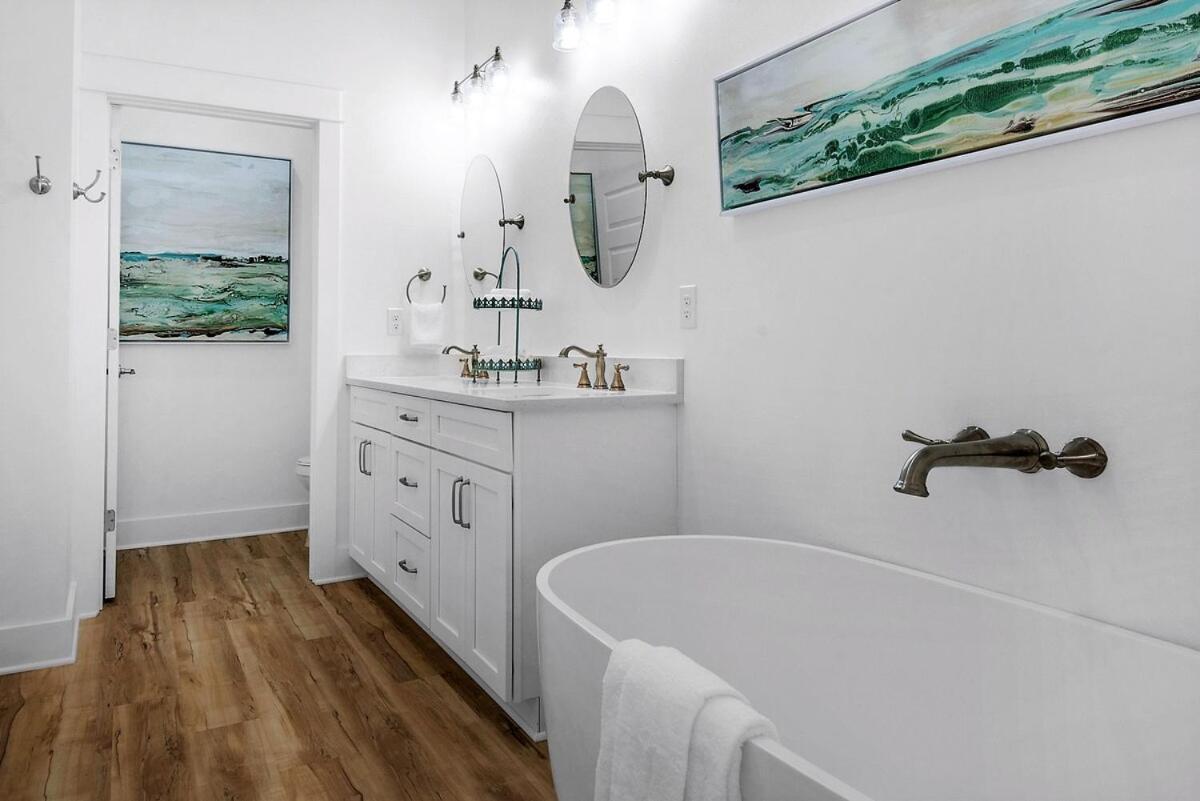 Windsong! New! Sleeps 19! Beach! photo 42