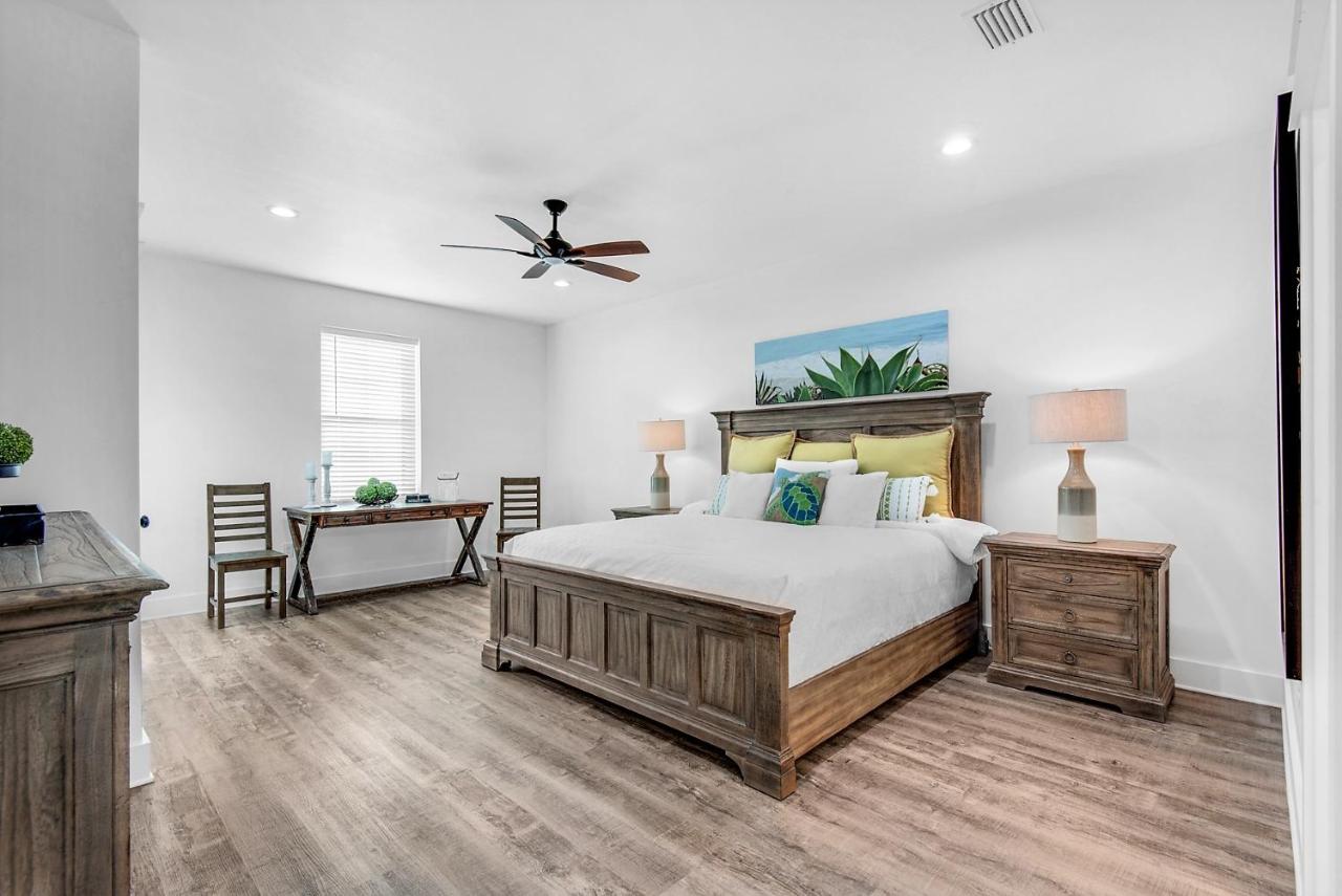 Latitude! New 8 Bedrooms Beach photo 30