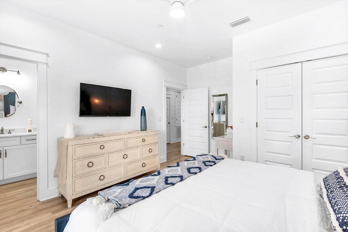 Windsong! New! Sleeps 19! Beach! photo 16