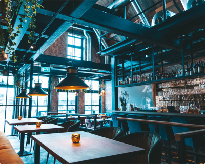 Medewerker bediening James bistro & bar